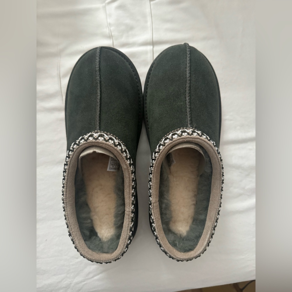 NWT Kids’ UGG Tasman II Slippers in Forest Night, size 4